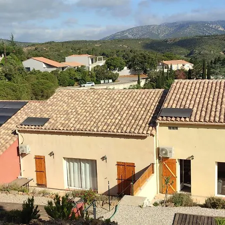 Maison Confortable à 10 Km Des Plages De La Méditerranée Au Bord Du Village Pittoresque *