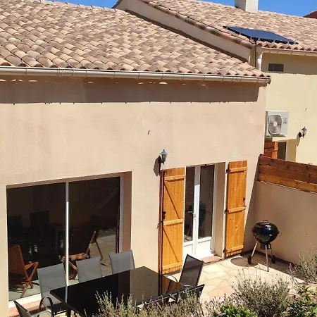 Maison Confortable à 10 Km Des Plages De La Méditerranée Au Bord Du Village Pittoresque Hébergement de vacances Treilles