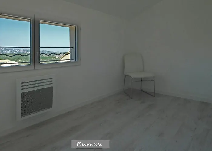 Maison Confortable A 10 Km Des Plages De La Mediterranee Au Bord Du Village Pittoresque Feriehus *