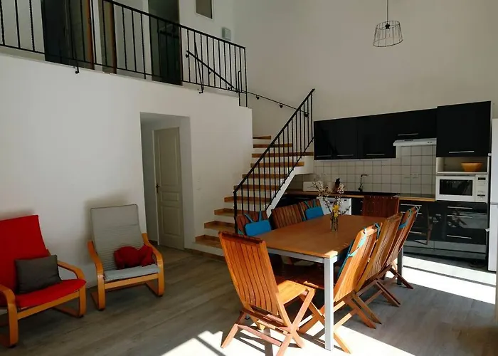 Feriehus Maison Confortable A 10 Km Des Plages De La Mediterranee Au Bord Du Village Pittoresque Treilles